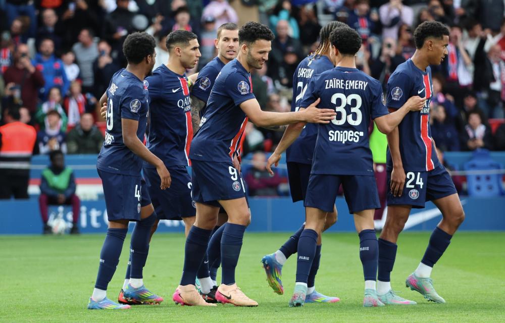 老詹带刀侍卫还在打！拿了FMVP却让给对手！这格局打开了！.